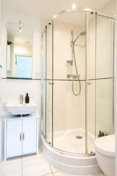 Joelle'S Place Bath Exterior photo